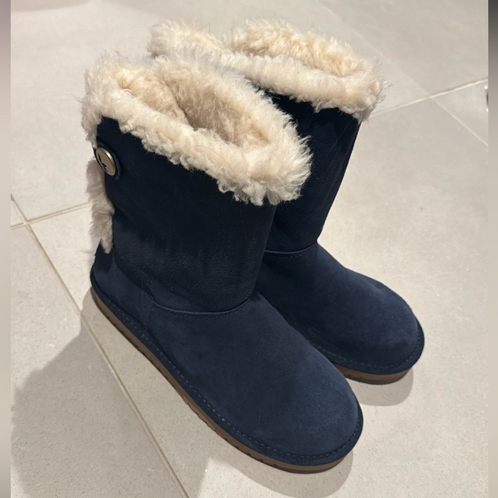 Koolaburra by UGG navy blue women’s size 7